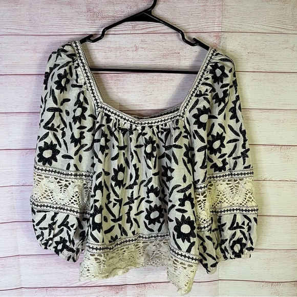 Christian Siriano Tops - Christian Siriano New York Printed‎ Crochet Top Size Large